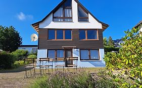 Haus Mit Idyllischem Seeblick